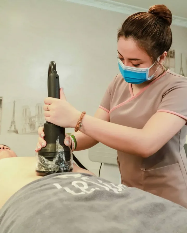 Đắp mặt nạ dưỡng da